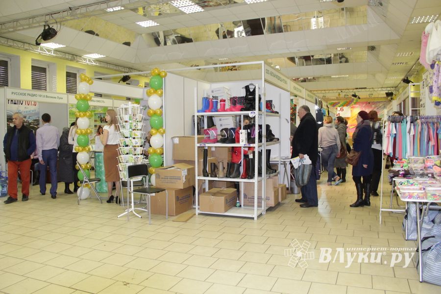 Шестая великолукская универсальная выставка открылась в Великих Луках (фото + видео)