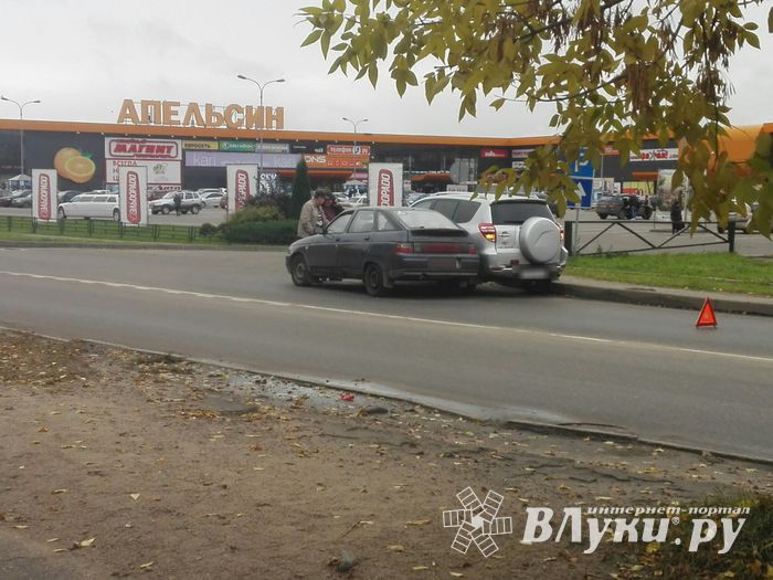 В Великих Луках произошло ДТП (ФОТО)