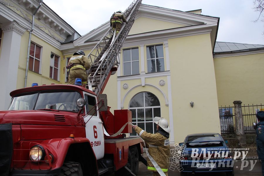 В Великолукском драмтеатре прошли пожарные учения