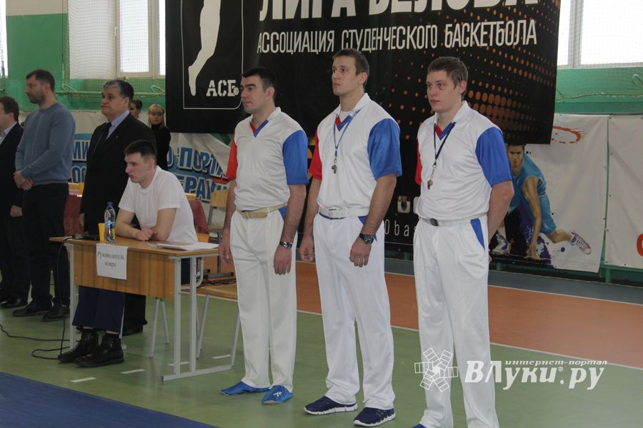 В Великих Луках прошел турнир по самбо, посвященный подвигу Александра Матросова (ФОТО)