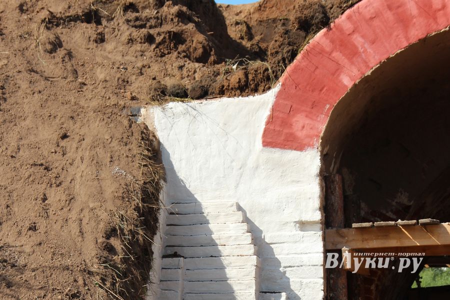 Совсем скоро великолучане смогут гулять по деревянным дорожкам Крепости (ФОТО)