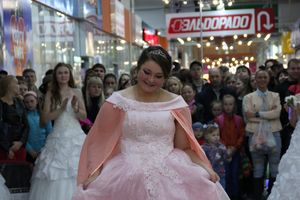 В Великих Луках бегали невесты (ФОТО)
