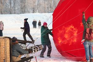 Над Великими Луками взлетели «Яблоки на снегу» (фото)