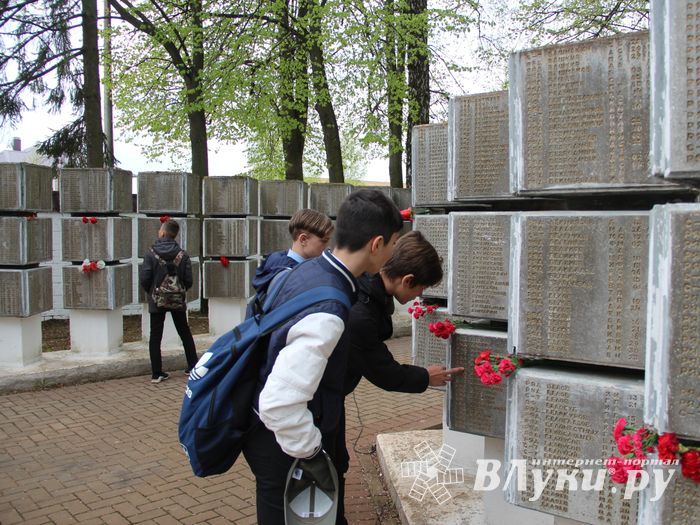 Великолучане почтили память героев Великой Отечественной (ФОТО)