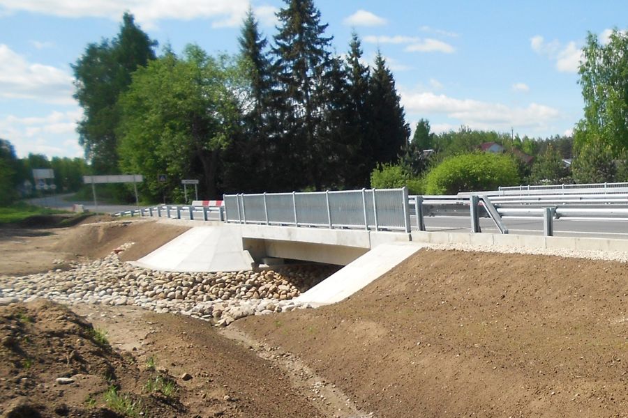 На дорогах Псковской области ремонтируют четыре моста (ФОТО)