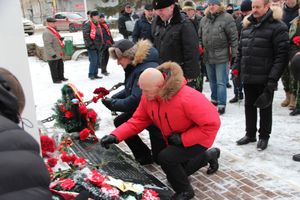 Великолучане почтили память героев-десантников