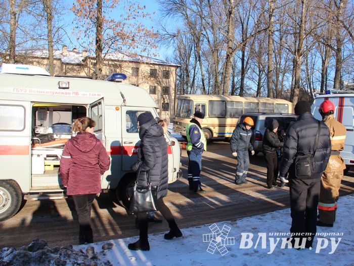 Лобовое столкновение на пр-те Гагарина в Великих Луках (ФОТО)