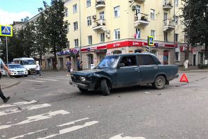Фотофакт: в Великих Луках произошло ДТП
