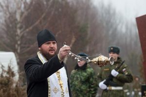 Венок от Президента России Владимира Путина возложили к памятнику 6-ой роте (фото)