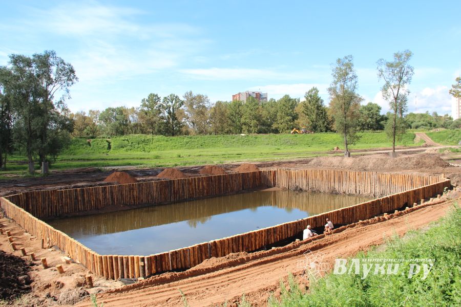 Совсем скоро великолучане смогут гулять по деревянным дорожкам Крепости (ФОТО)