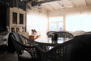 8 марта прекрасных дам приглашают в «Гости»  (ФОТО)