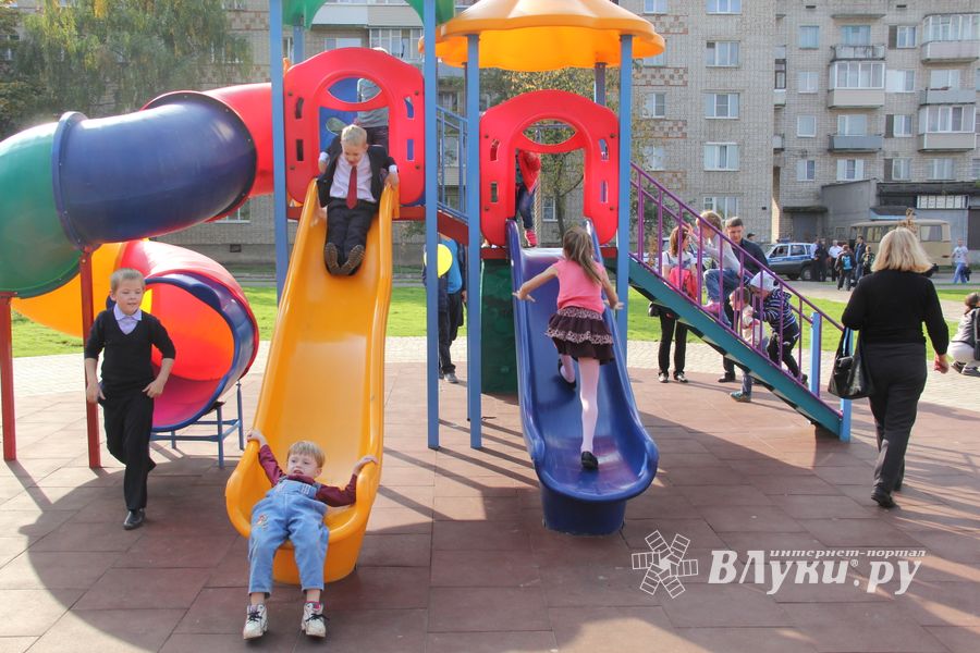 В Великих Луких благоустроили сквер на ул. Жукова (фото)