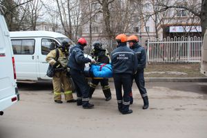 В Великих Луках «захватили заложников» (фото)