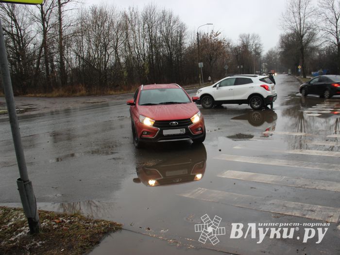 ДТП на проспекте Гагарина в Великих Луках (ФОТО)