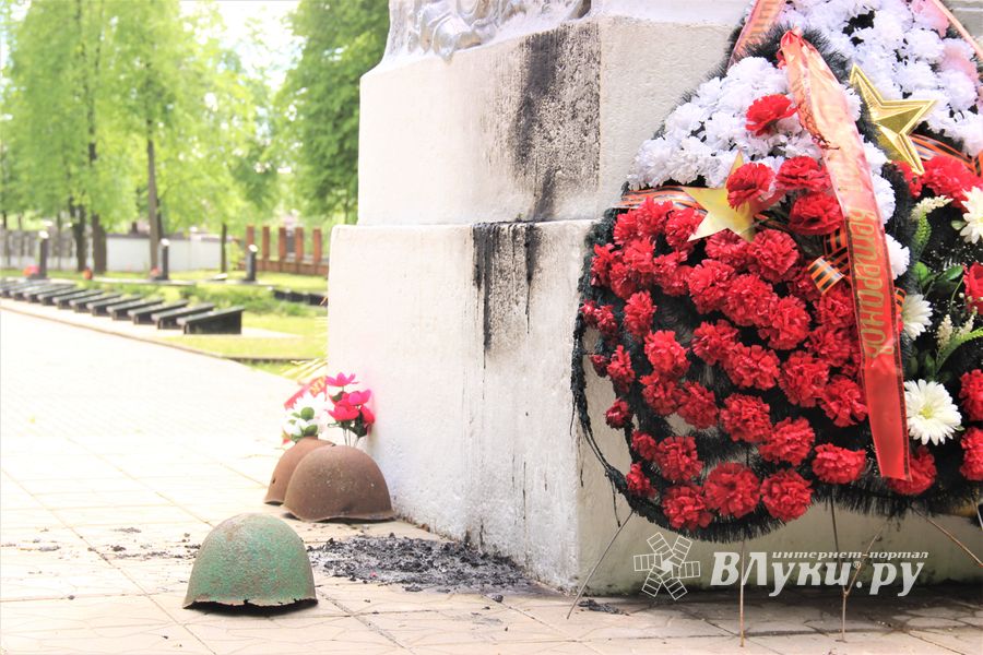 Полиция Великих Лук разыскивает малолетних вандалов