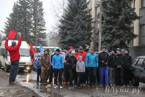 Из Великих Лук стартовал легкоатлетический пробег, посвященный 72-й годовщине подвига героя Советского Союза Александра Матросова (фото)