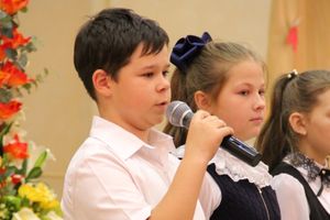 Зачем самых младших учеников 13-й школы испачкали мелом (ФОТО)