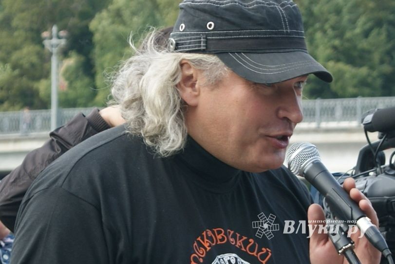 Торжественное открытие парковой скульптуры «Кресло влюбленных»