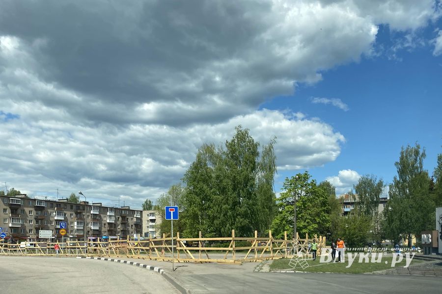 На площади Калинина начали рыть траншеи (ФОТО)