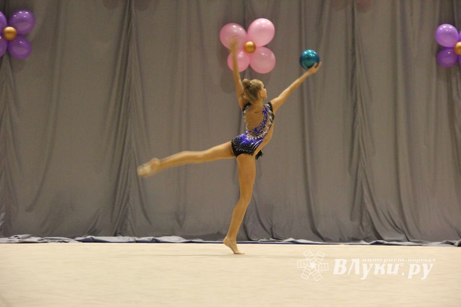 В Великих Луках завершился первый день соревнований Открытого Первенства города по художественной гимнастике (ФОТО) (0+))
