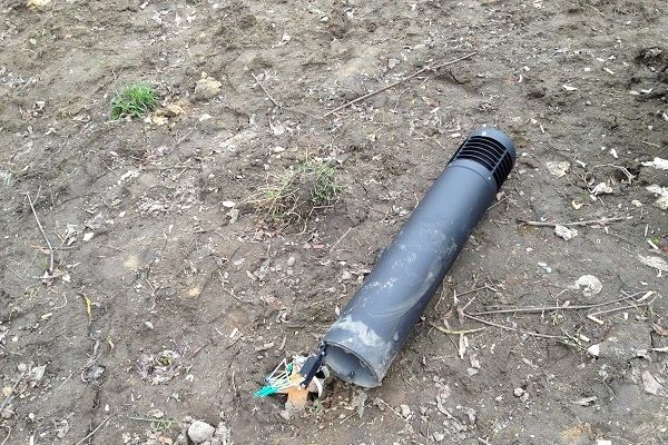  Вандалы повалили светильники на набережной Псковы (фото)