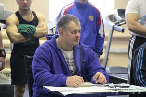 В Великих Луках состоялись Первенство города по жиму штанги и Первый Кубок города по армлифтингу (фото)