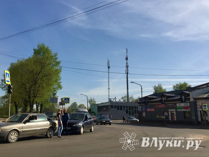 В Великих Луках на проспекте Гагарина произошло ДТП (ФОТО)