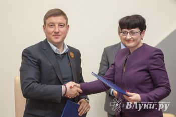 Андрей Турчак заключил соглашения с аптечнымим сетями для регулирования цен (фото)