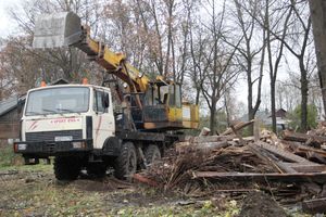 В Великих Луках сносят барак (ФОТО)