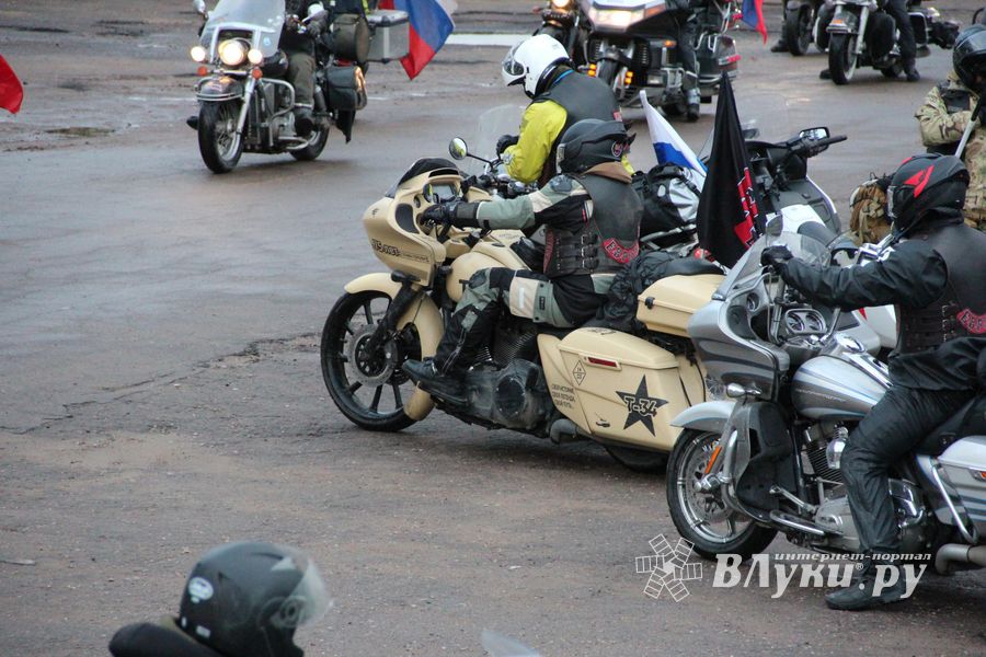 Великие Луки посетили участники мотомарша «Дороги Победы 2021 — дорога домой!» (ФОТО)
