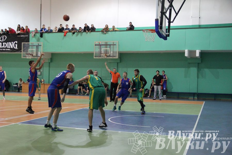 Команда «Экспресс» стала обладательницей Кубка г. Великие Луки по баскетболу