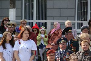 Парад Победы в Великих Луках (фото)