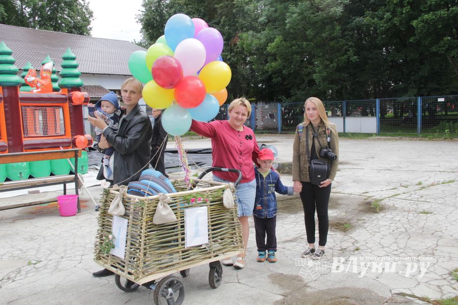 «Парад детских колясок» в День семьи, любви и верности (ФОТО)