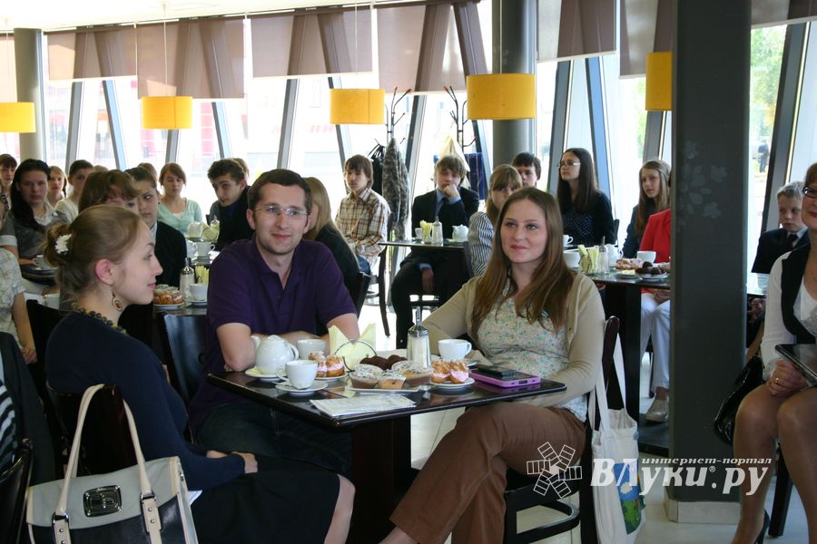 Великолукские школьники посетили "Литературное кафе"