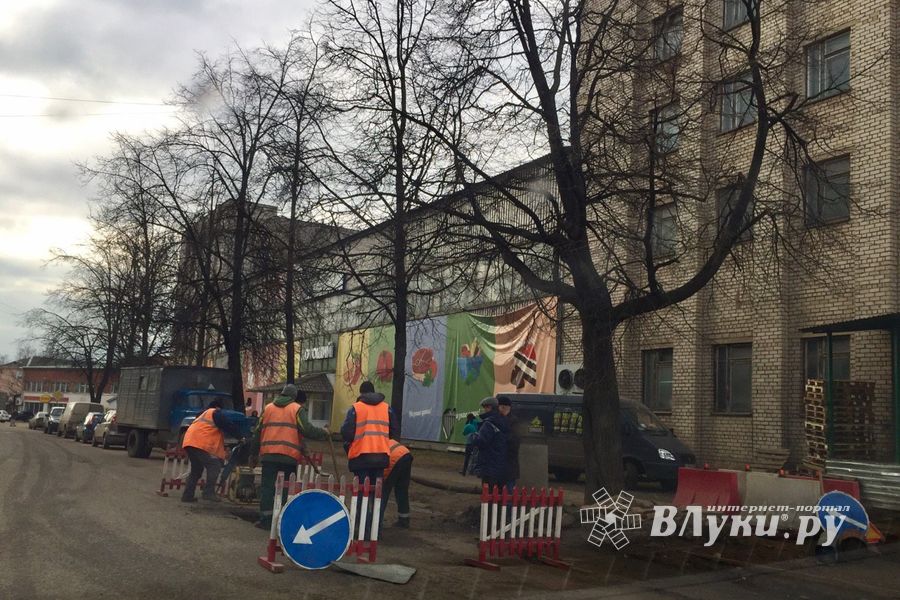 Фотофакт: на ул. Ботвина раскопали участок дороги