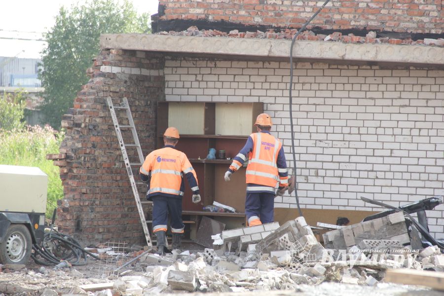 Расчистка местности для строительства путепровода в Великих Луках продолжается (ФОТО)