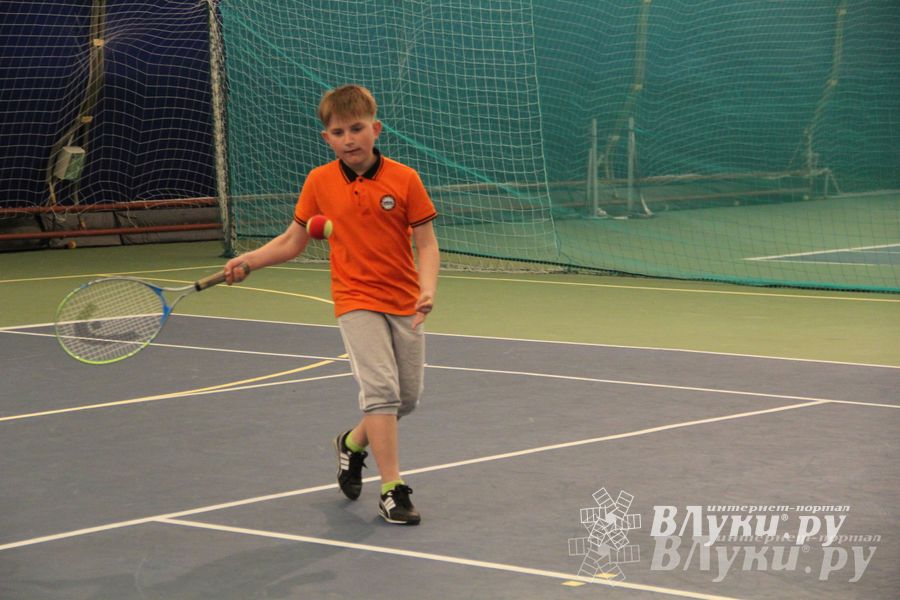 В СК «Ника» проходит открытый городской турнир по большому теннису (фото)