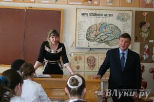 Губернатор встретился со студентами Великолукского медучилища (фото)