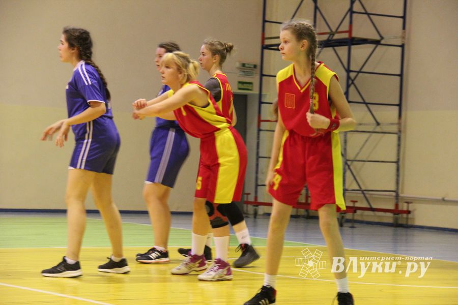 В Великих Луках финальные соревнования по баскетболу 11-й областной Спартакиады учащихся (ФОТО) (0+)