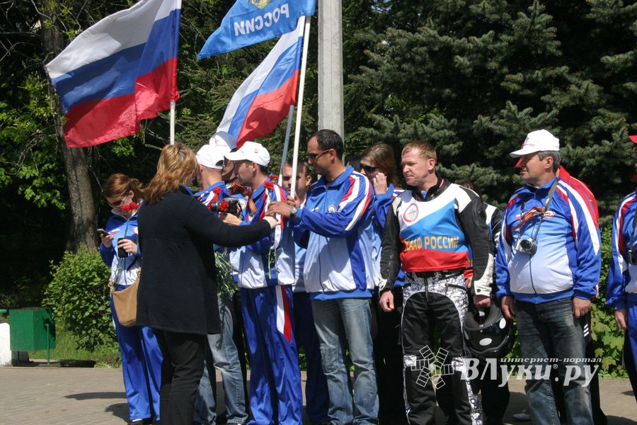Члены Международный автопробега прибыли в Великие Луки 