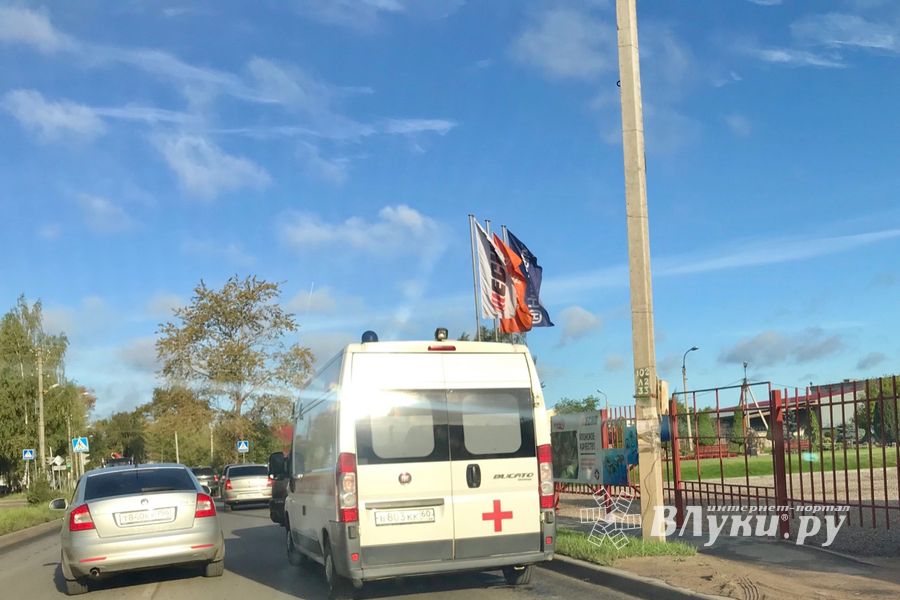 Пробка на ул. 3-й Ударной Армии в Великих Луках (ФОТО)