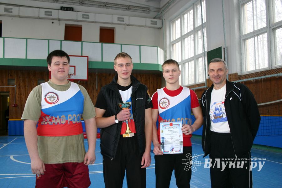 В соревнованиях по армрестлингу победили дети