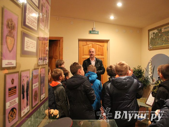 Великолукские школьники почувствовали себя машинистами (ФОТО)