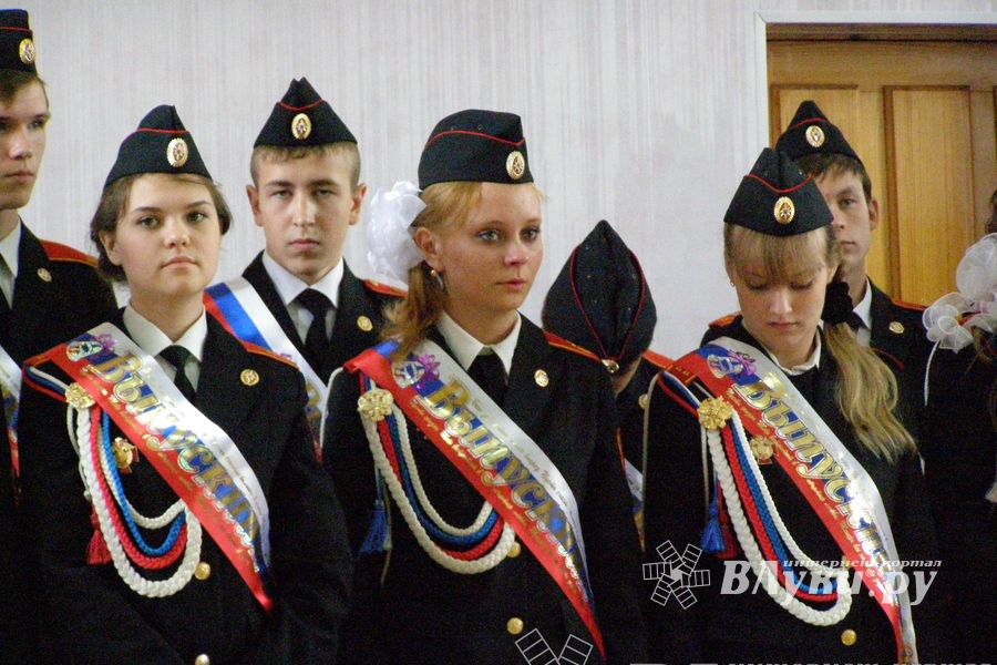 «Последний звонок» в школах Великих Лук