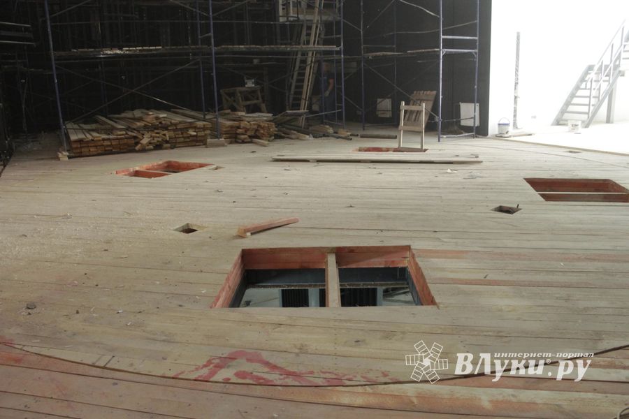 Пресс-тур по великолукскому драмтеатру (ФОТО)