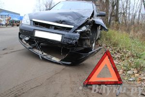 На Октябрьском проспекте в Великих Луках столкнулись «Мазда» и «Приора» (ФОТО)