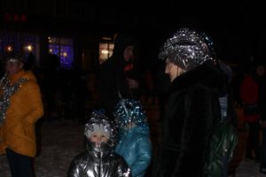 В Великих Луках зажглась новогодная ёлка (ФОТО)