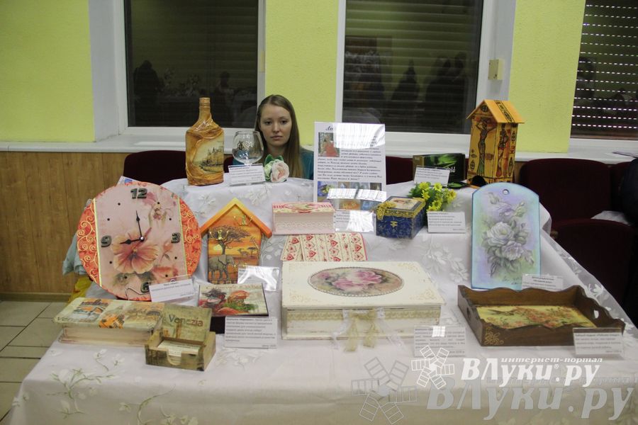Выставка-ярмарка  «Волшебный сундучок»