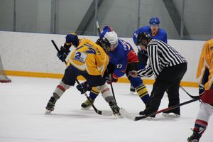 Великолукские хоккейные клубы провели матч в рамках чемпионата города (ФОТО)