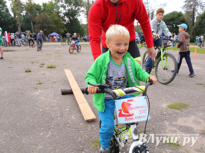 В Великих Луках прошёл Велопарад (ФОТО)